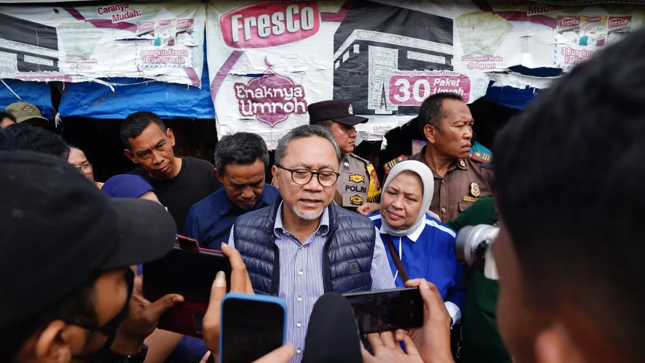 Mendag Zulkifli Hasan saat meninjau Pasar Kalianda di Lampung Selatan, Lampung pada Rabu (28/6) memastikan sejumlah harga bahan pokok masih murah