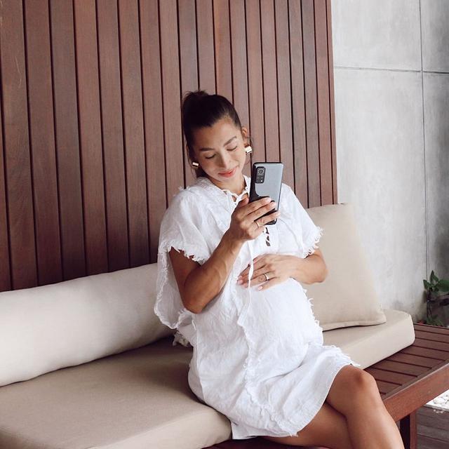 7 Gaya OOTD Jennifer Bachdim Jelang Melahirkan, Tetap Stylish