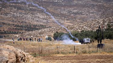 Warga Palestina Bentrok dengan Pemukim Israel di Tepi Barat