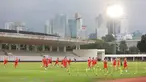 Para pemain Timnas Indonesia menggelar sesi latihan resmi jelang melawan Saint Kitts and Nevis pada laga perdana FIFA Series 2026 di Stadion Madya, Kompleks Gelora Bung Karno, Jakarta, Kamis (26/3/2026). (Bola.com/M Iqbal Ichsan)