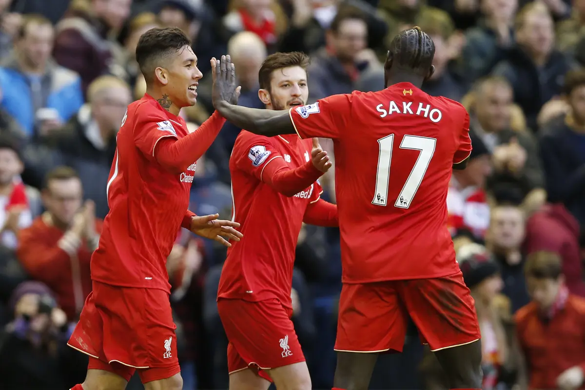 Roberto Firmino mencetak gol ke gawang Sunderland