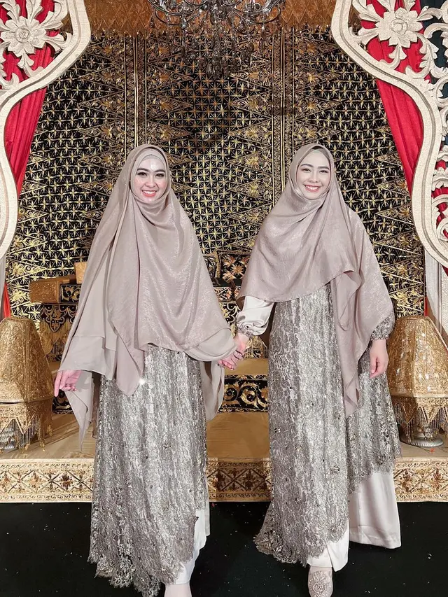 6 Potret Oki Setiana Dewi dan Shindy Putri di Acara Ngunduh Mantu Ria Ricis, Kompak