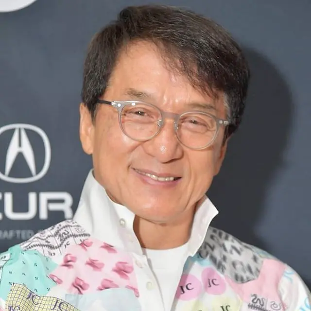 Jackie Chan Dikabarkan Kena Virus Corona, Ini 7 Potret Terbarunya