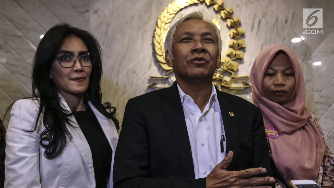 Wajah Semringah Baiq Nuril Usai Putusan Rapat Bamus DPR