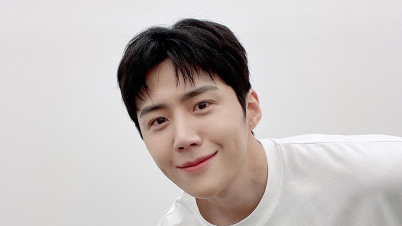 Weverse Kim Seon Ho resmi dibuka untuk seluruh penggemar pada Kamis, 19 Januari 2023. Kim Seon Ho menyapa para Seonhohada dan mengunggah foto baru untuk memamerkan rambut barunya (Sumber foto: Weverse Kim Seon Ho)