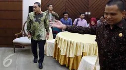 Ketua MPR Zulkifli Hasan bersiap memberi keterangan pers, Jakarta, Selasa (14/2). Zulkifli juga menyinggung masalah Hak Angket Ahok - Gate meski Fraksi PAN di DPR mendukung Hak Anket, namun Zulkifli tidak sependapat. (Liputan6.com/Johan Tallo)