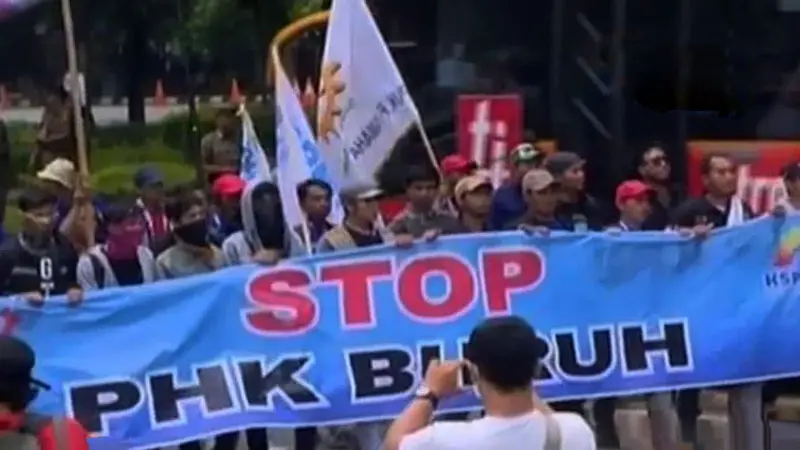 VIDEO: Buruh Tuntut Pemerintah Hentikan Gelombang PHK