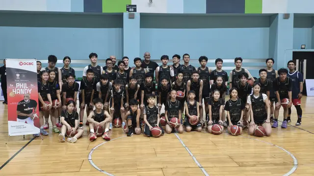 Phil Handy memberikan pelatihan di Jakarta
