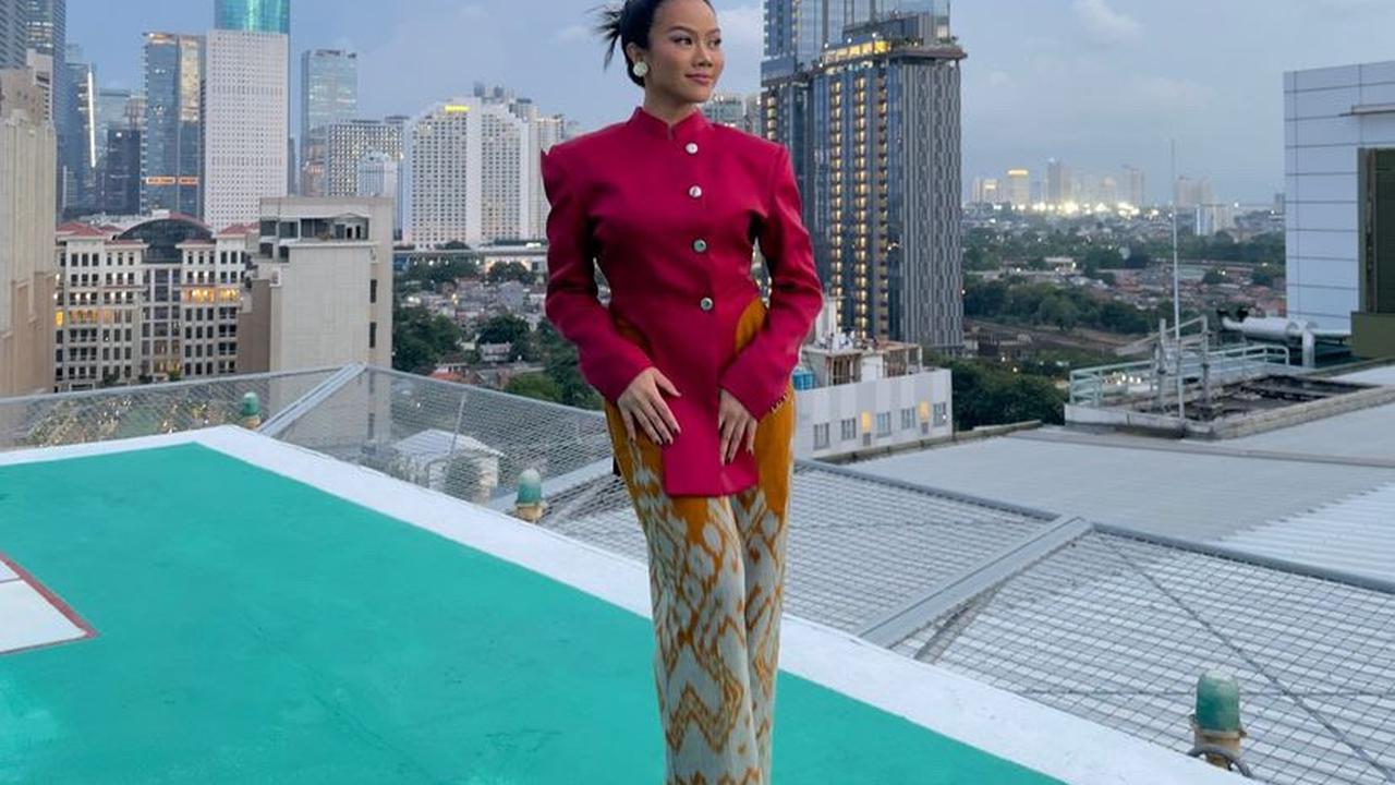 Pesona Kebaya Artis