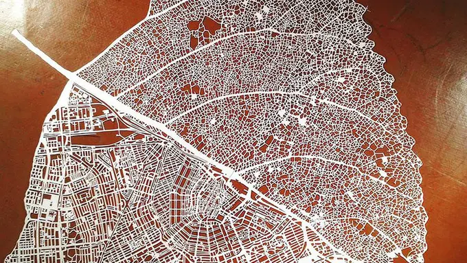 [Bintang] Mengamati Peta Amsterdam dari Seni Potongan Kertas yang Unik