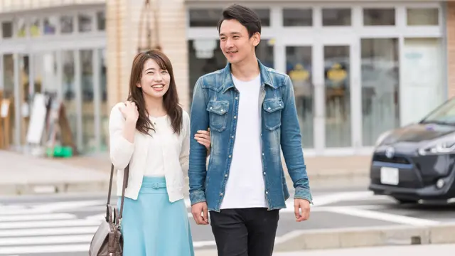 pasangan cinta bahagia