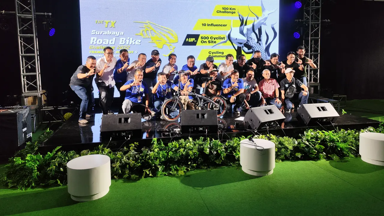 Balap sepeda Roadbike digelar di Surabaya