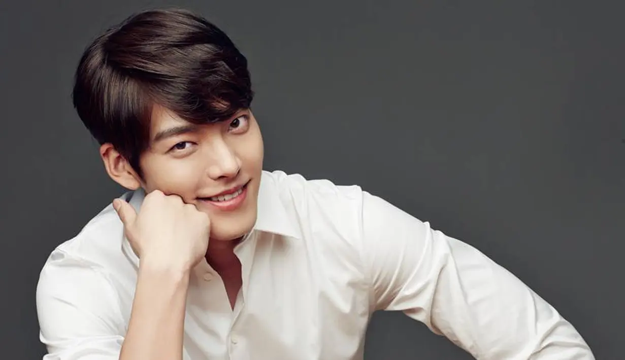 Saat ini, Kim Woo Bin sedang fokus penyembuhan. Seperti diketahui, ia didiagnosis menderita kanker nasofaringeal pada Mei 2017. (Foto: allkpop.com)