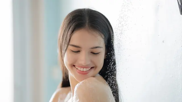 Sempat Viral di TikTok, Tren Body Care Ini Bikin Kulit Auto Glowing! Sudah Coba?