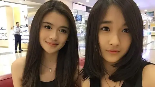 5 Potret Aktris Cantik Debby Shinta dan Kakaknya yang Bak Saudara Kembar