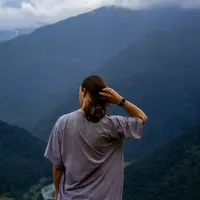 Ilustrasi gaya rambut gondrong/Copyright unsplash/aisvri