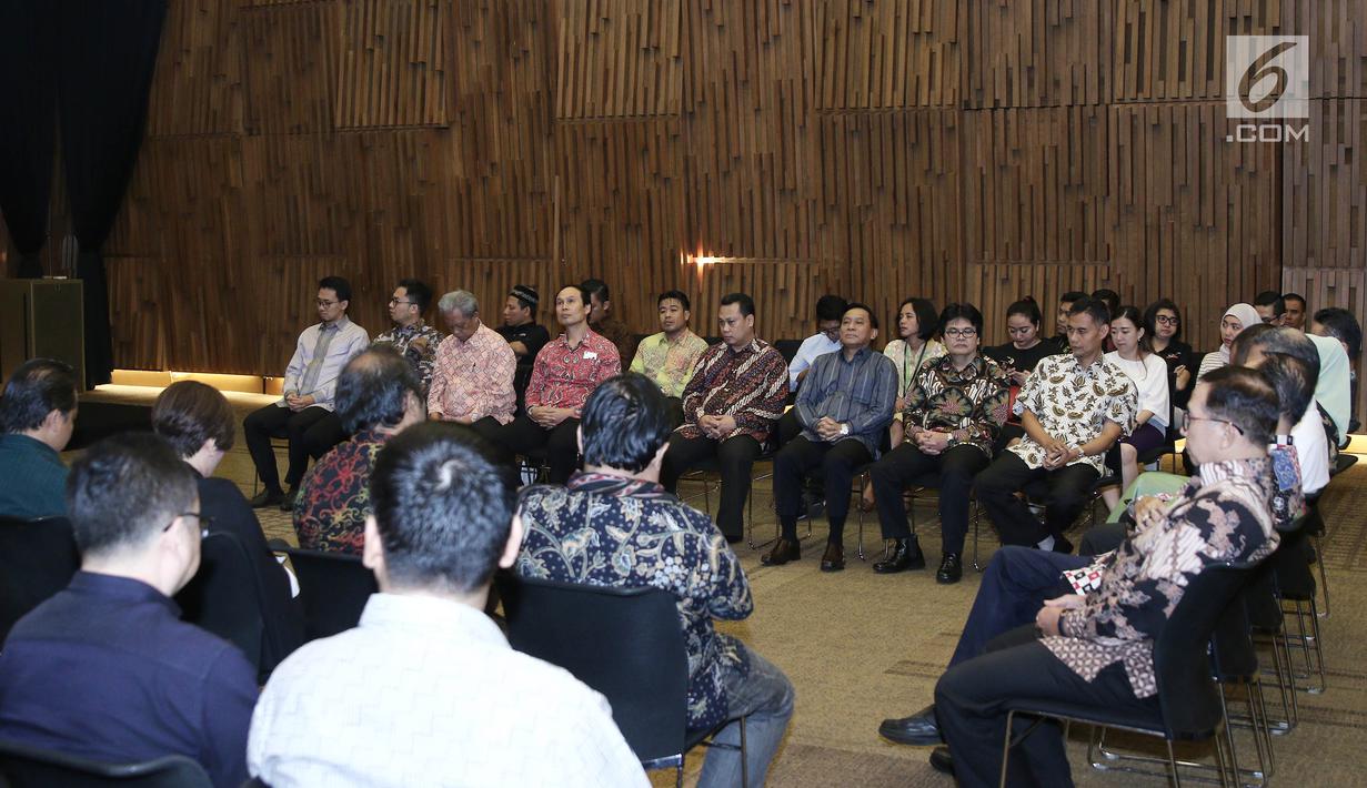 Suasana acara buka puasa bersama pimpinan dan jajaran media dalam grup SCM-Emtek dengan Kemenkominfo, Komisi 1 DPR, Komisi Penyiar Indonesia (KPI) dan Lembaga Sensor Film (LSF) di SCTV Tower, Jakarta (22/5). (Liputan6.com/Herman Zakharia)