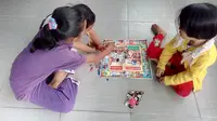 5 permainan anak-anak yang kerap dilakukan menjelang ngabuburit di bulan Ramadan itu kini tinggal kenangan. (Liputan6.com/Jayadi Supriadin).
