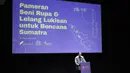 Apa yang terlukis sebagai sebuah gambaran dari derita yang dirasakan korban bencana Sumatra, baginya ini adalah potret tentang kemanusiaan  yang harus dibicarakan. Lukisan berjudul God’s Day tersebut terjual dengan nilai Rp311 juta. Tampak dalam foto, Presiden ke-6 Republik Indonesia, Susilo Bambang Yudhoyono (SBY) saat memberi sambutan pada kegiatan Pameran Seni Rupa dan Lelang Lukisan di Teater Kecil, Taman Ismail Marzuki (TIM), Jakarta, Selasa (23/12/2025). (merdeka.com/magang/Rendi Saputra)