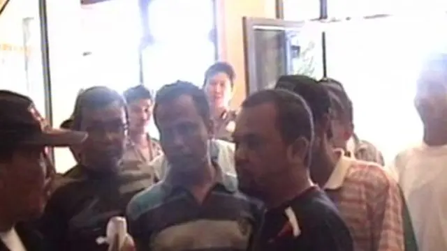 Protes Ijazah Kades Palsu, Warga `Segel` Markas Polisi