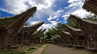 Rumah adat di Tana Toraja (foto: Discoveryourindonesia.com)
