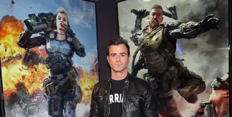 Justin Theroux yang memiliki hobi mengoleksi jaket kulit, kabarnya ragu untuk menambah koleksinya lagi lantaran ia takut jika sang istri akan membunuhnya karena jaketnya yang sudah banyak. (AFP/Bintang.com)