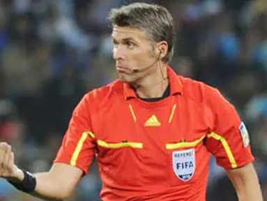 Ekspresi wasit Italia Roberto Rosetti saat memimpin laga 16 besar PD 2010 antara Argentina vs Meksiko di Soccer City Stadium, Johannesburg, 27 Juni 2010. AFP PHOTO / GABRIEL BOUYS 