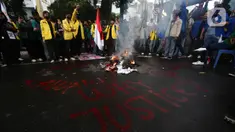 Mahasiswa saat melakukan aksi unjuk rasa di kawasan Patung Kuda, Jakarta, Senin (17/2/2025). (Liputan6.com/Helmi Fithriansyah)
