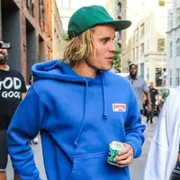 Justin Bieber sepertinya sudah tak sabar untuk menikahi tunangannya, Hailey Baldwin. (Elle)