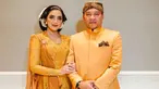 Ashanty dan Anang Hermansyah tampil serasi dalam balutan busana berwarna mustard. Lengkap memakai sanggul, pesona elegan dan anggun kian terpancar dari penampilan Ashanty. (Liputan6.com/IG/@ashanty_ash)