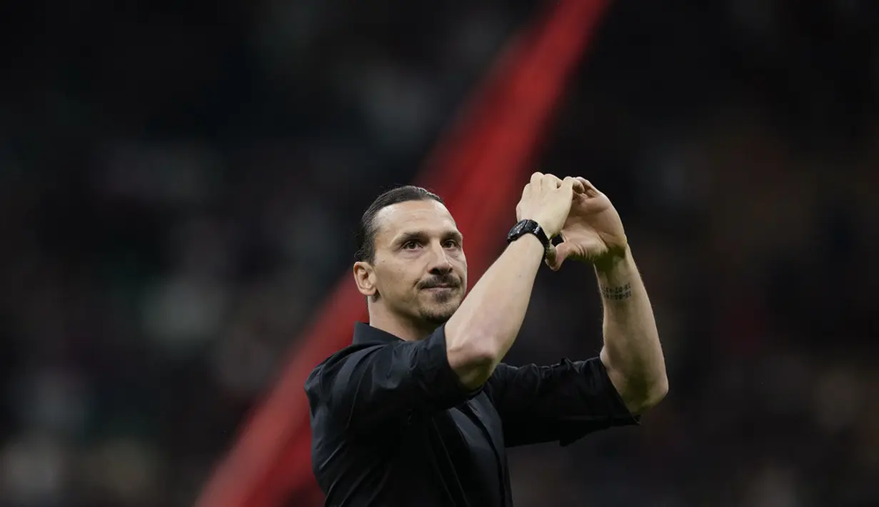 <p>&ldquo;Saya ingin berterima kasih kepada Anda, para fans, dari hati terdalam. Anda menyambut saya dengan tangan terbuka dan saya akan menjadi seorang Milanista sepanjang hidup saya. Sudah waktunya untuk mengucapkan selamat tinggal pada sepak bola, tetapi tidak untuk Anda,&rdquo; kata Ibrahimovic. (AP Photo/Antonio Calanni)</p>