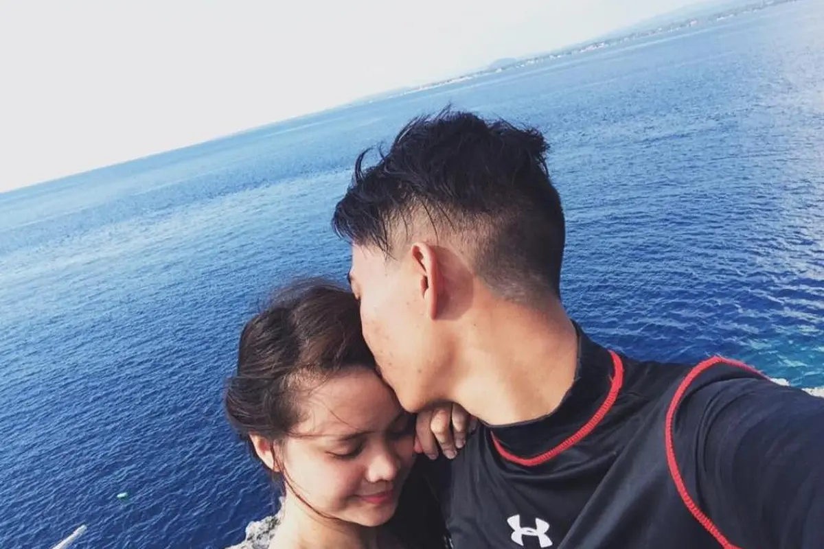 [Bintang] Putus Usai 9 Tahun Pacaran, Cerita Cinta Pasangan Ini Jadi Viral