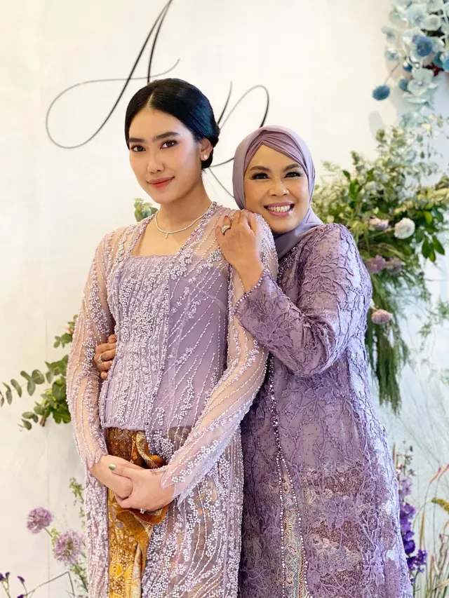 Alika Islamadina dan ibunda, Yuanita Rohali (https://www.instagram.com/p/CMqOD8uAIed/)