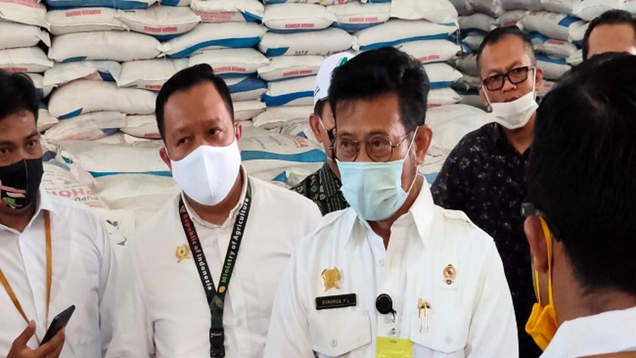 Cerita Mentan Tinjau Kesiapan Pupuk Subsidi Untuk Petani