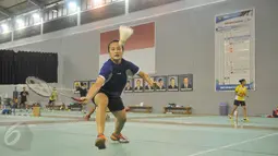 Pebulu tangkis putri Indonesia Hanna Ramadhini berlatih di Pusat Bulu Tangkis, Cipayung, Jakarta Timur, Jumat (29/5/2015). Indonesia Open Super Series Premier 2015 berlangsung di Istora Senayan pada 2-7 Juni mendatang. (Liputan6.com/ Herman Zakharia)