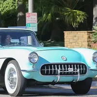 Kendall Jenner dan Hailey Baldwin (via dailymail.co.uk)