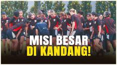 Timnas Indonesia Putri tengah menjalani latihan intensif sebagai persiapan menjadi tuan rumah Grup D Kualifikasi Piala Asia 2026. Target mereka jelas: menjuarai grup demi lolos ke putaran final di Australia.