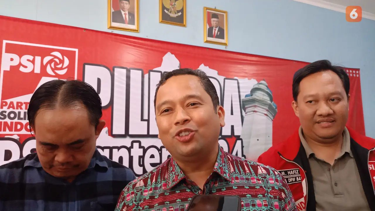 Arief Wismansyah Daftar ke PSI untuk Maju di Pilgub Banten 2024. (Yandhi Deslatama/Liputan6.com). (Selasa, 15/05/2024).