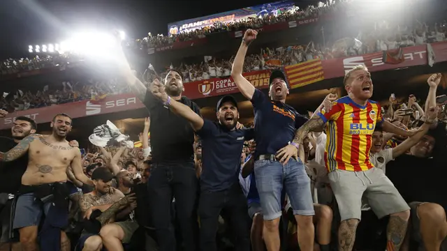 FOTO: Bungkam Barcelona, Valencia Raih Gelar Juara Copa del Rey