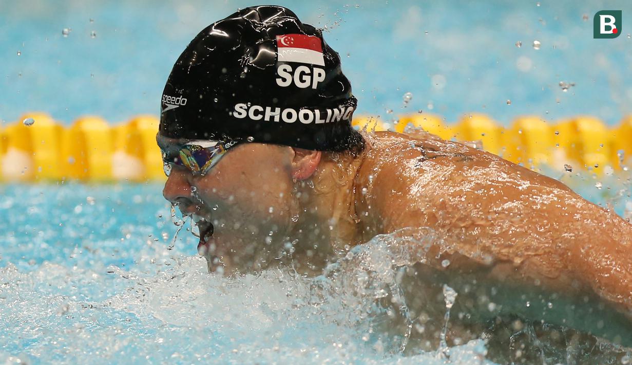 Perenang Singapura, Joseph Schooling, saat beraksi di nomor 100 meter gaya kupu-kupu putra pada Asian Games di Akuatik, GBK, Jakarta, Rabu (22/8/2018). Joseph Schooling sukses persembahkan medali emas pertama untuk Singapura. (Bola.com/Peksi Cahyo)