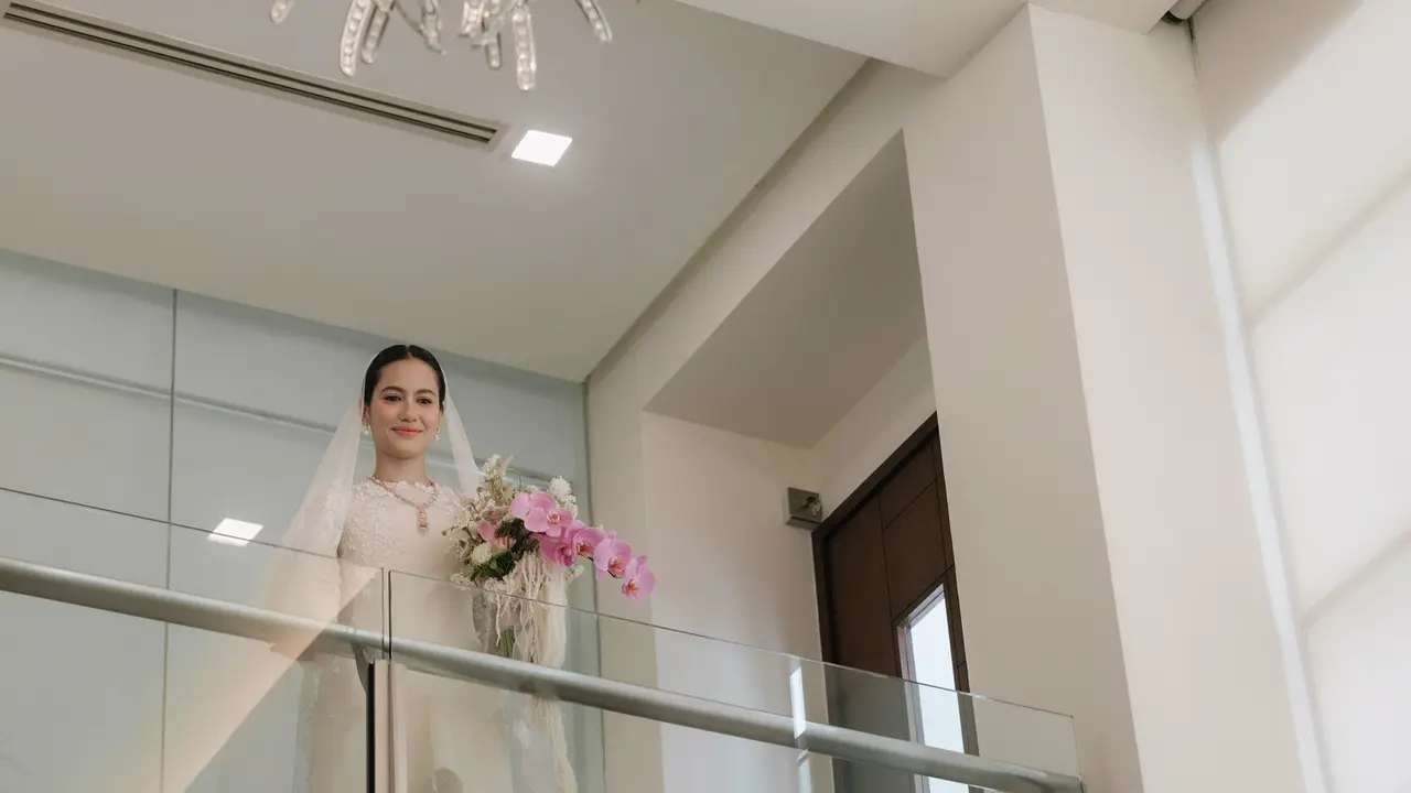 5 Daily Outfit Pevita Pearce yang Stylish dan Simpel Sebelum Menikah