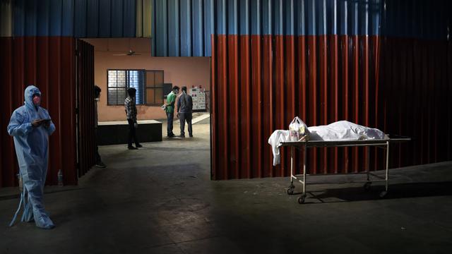 FOTO: Kasus COVID-19 Meledak, New Delhi Berlakukan Lockdown