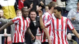 Sunderland's Djibril Cisse celebrates scoring against Hull City during an English FA Premier League match at Stadium of Light, England, on April 18, 2009. AFP PHOTO/GRAHAM STUART