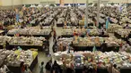 Pegunjung memadati bazar buku Big Bad Wolf 2019 di ICE BSD City, Tangerang, Minggu (3/3). Bazar buku terbesar yang dibuka mulai 1 - 11 Maret menghadirkan jutaan buku dari dalam dan luar negeri. (merdeka.com/Arie Basuki)