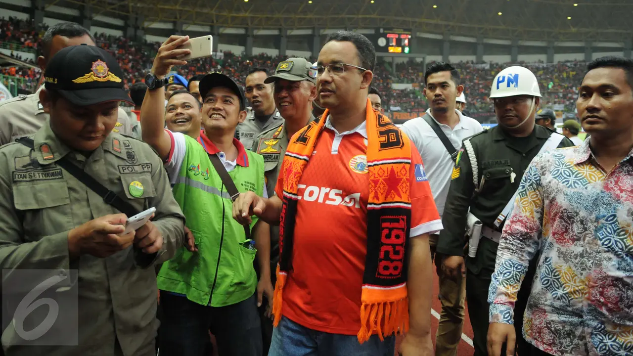 Saat Anies-Sandi Nonton Pertandingan Persija