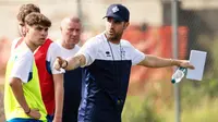 Cesc Fabregas saat menjadi pelatih di Como. (X/Cesc Fabregas)