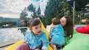 Ditengah kesibukannya mengurus bisnis dan bekerja di dunia entertainmen, Feli tetap meluangkan waktu bersama dua anak perempuannya yang masih kecil-kecil. [Instagram/felicyangelista_]