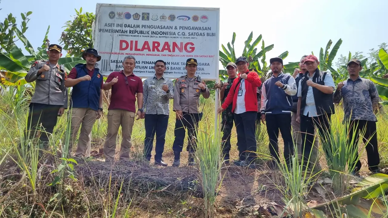 Satgas BLBI menyita aset properti eks BPPN/eks BLBI di Kabupaten Cianjur, Jawa Barat berupa tanah dengan luas keseluruhan 36.795 m2. Tanah ini terletak di Desa Karangnunggal, Kecamatan Cibeber, Kabupaten Cianjur. (Dok Satgas BLBI)