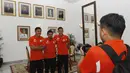 Pemain Persija foto bersama di Balai Kota, Jakarta, Rabu (19/7/2017). Kedatangan RCD Espanyol ke Jakarta untuk melakukan laga persahabatan melawan Persija. (Bola.com/M Iqbal Ichsan)