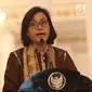 Menteri Keuangan (Menkeu) Sri Mulyani saat memberi keterangan terkait THR di Istana Negara, Jakarta, Rabu (23/5). THR dan gaji ke-13 juga diberikan kepada para pensiunan, PNS, prajurit TNI, dan anggota Polri. (Liputan6.com/Angga Yuniar)